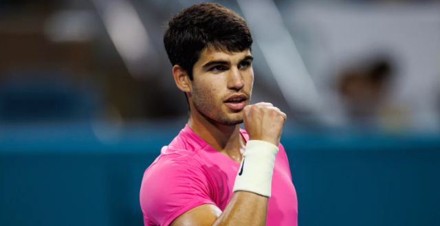 废车堆背后 废车堆背后